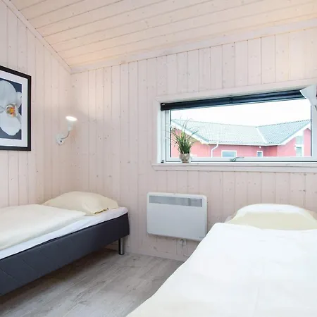 Feriehus Retreat In Grobenbrode With Fireplace